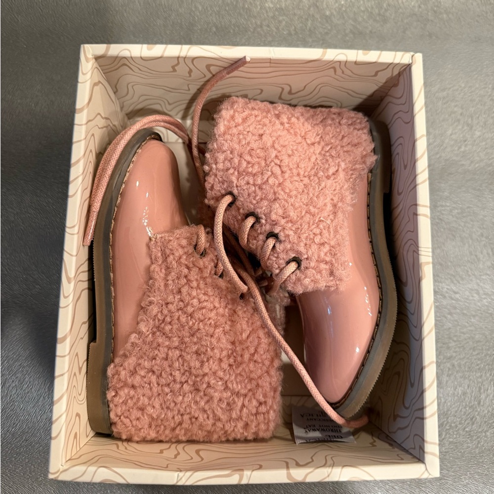 Zeebrakids Pink Fuzzy Baby Boots. Size 6.5